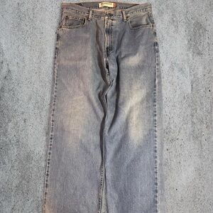 Classic Vintage Style Levi’s 550 relaxed fit jeans in a light wash denim.